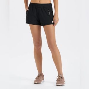 Vuori Women’s Dash Short Black Small great condition